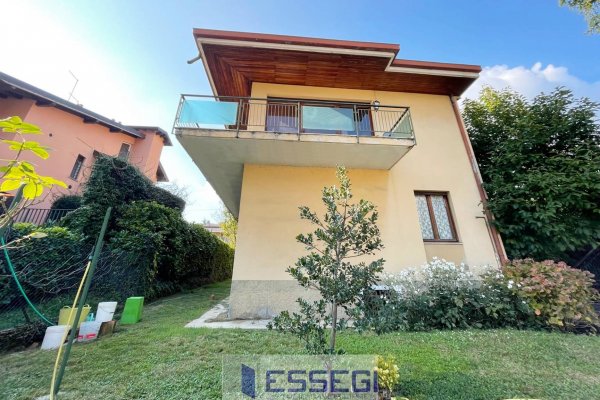 CASA INDIPENDENTE ERBA